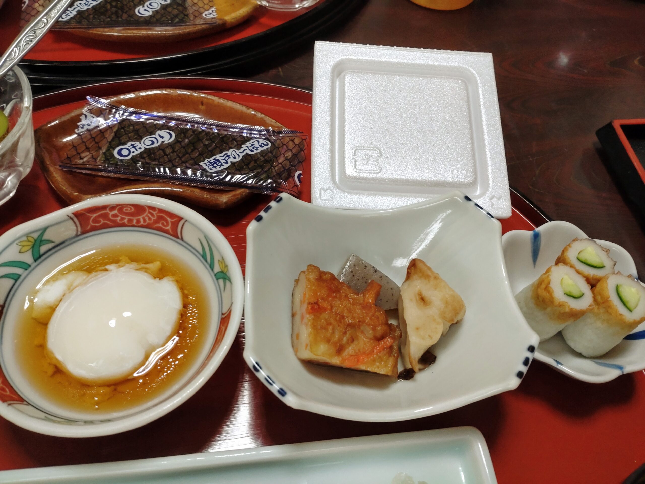 朝食の小鉢と納豆と海苔