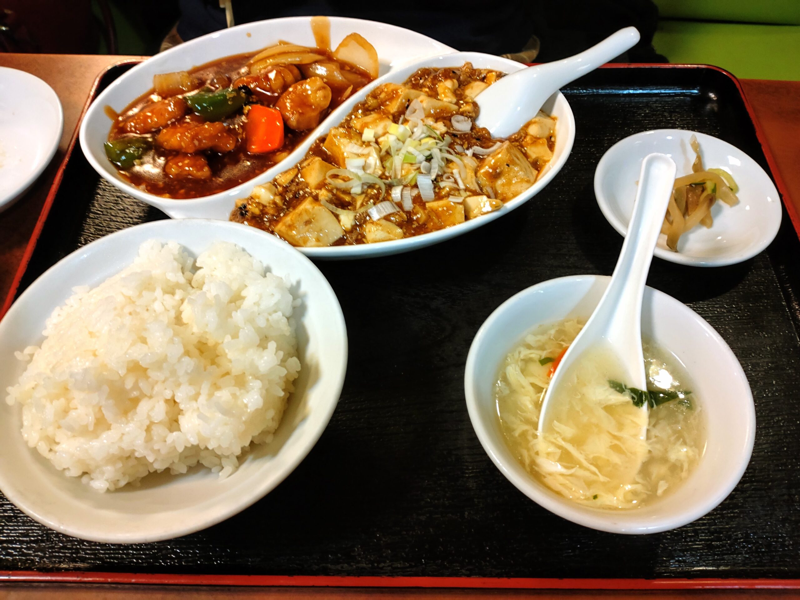 酢豚と麻婆豆腐のセット(880円)