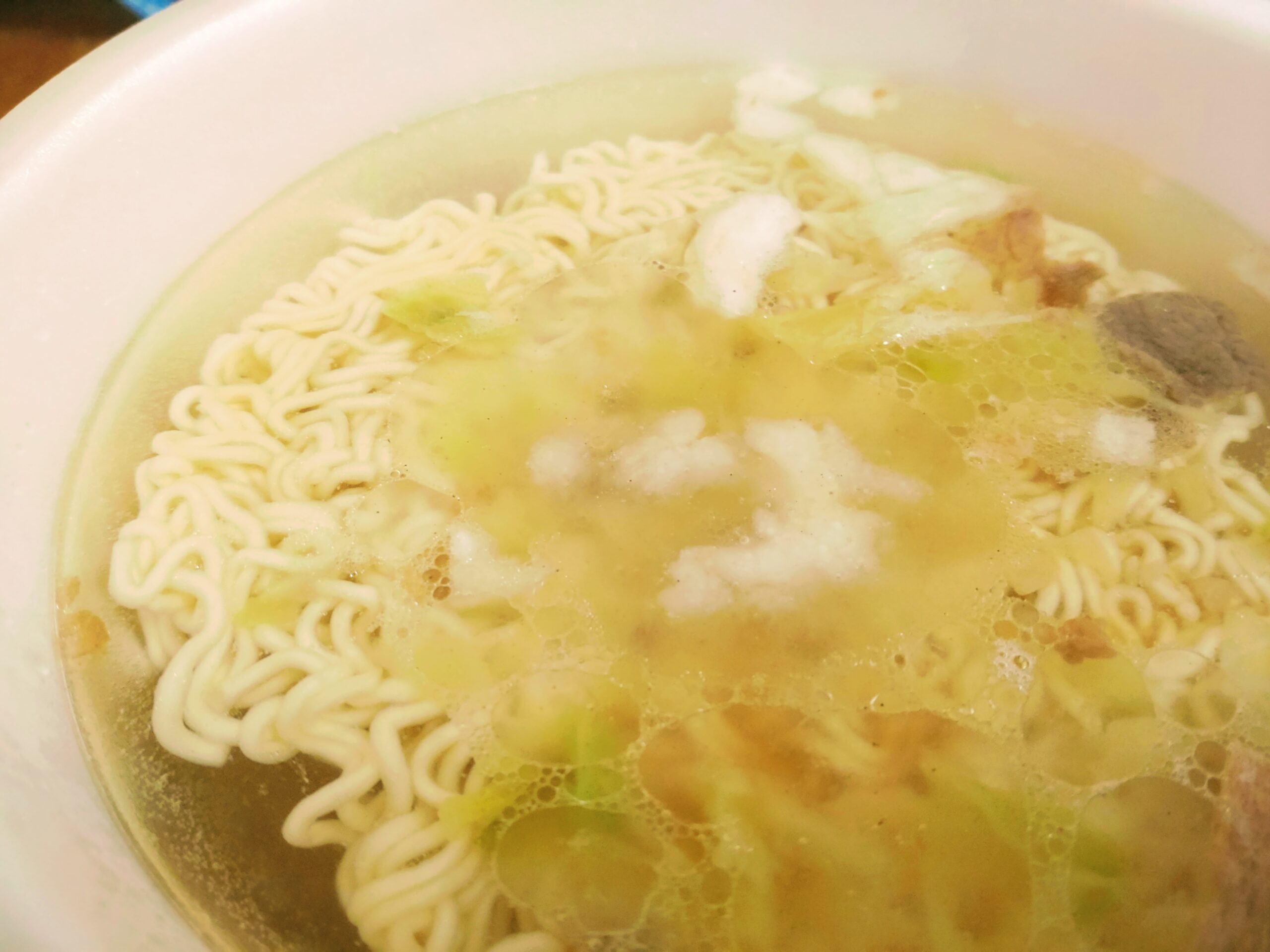 カップ岐阜タンメンに液体スープを入れたところ