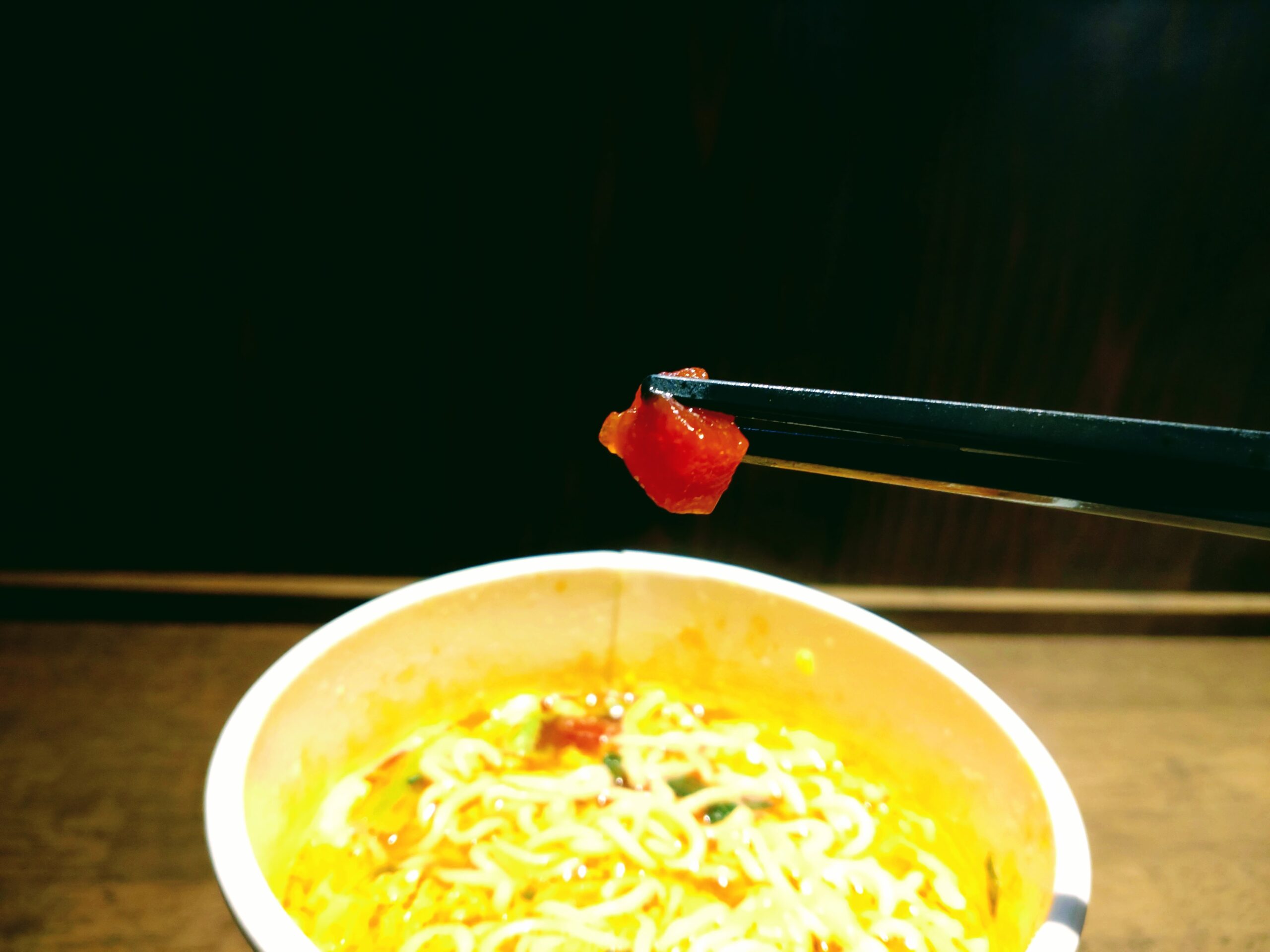 中華三昧タテ型ビッグ 榮林 トマト酸辣湯麺のトマト