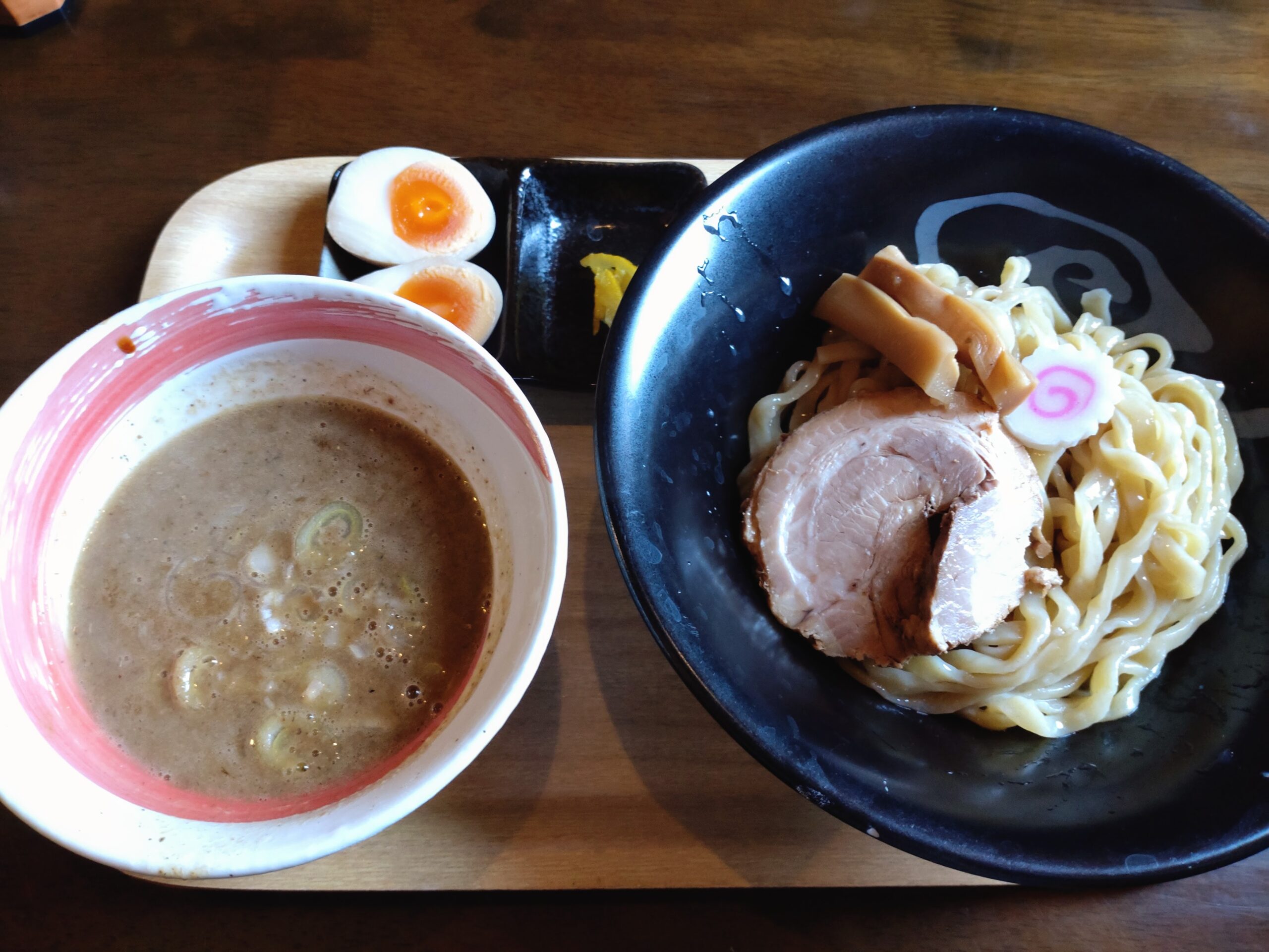 味玉濃厚魚介つけ麺(1020円)