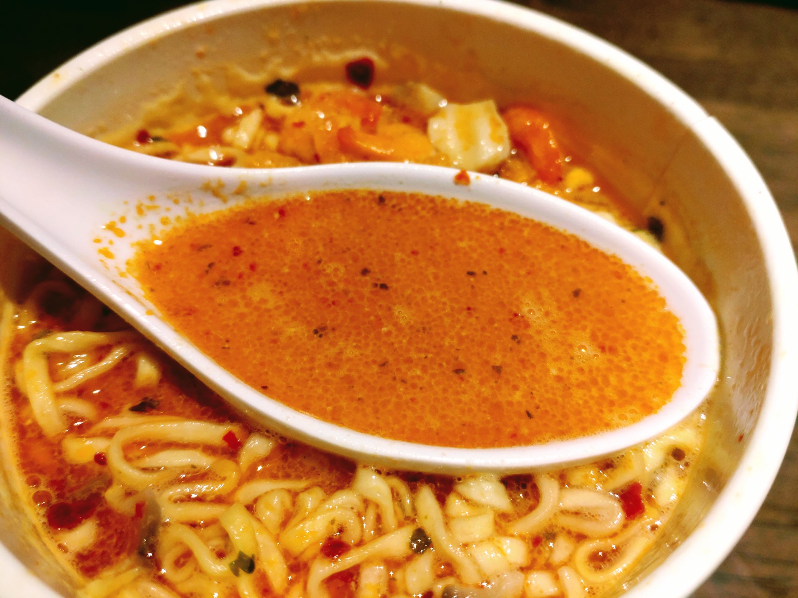 カップヌードル パクチー香るトムヤムクンのスープ