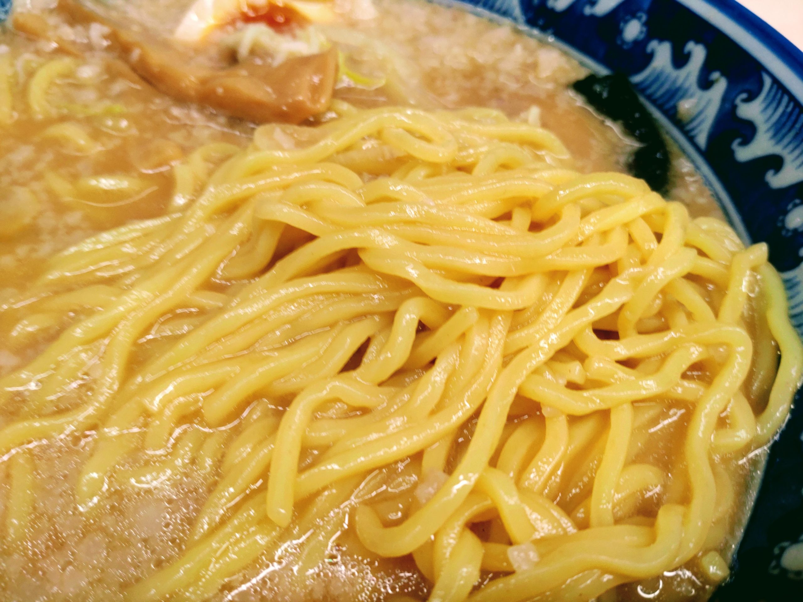 コテッぱラーメンの麺