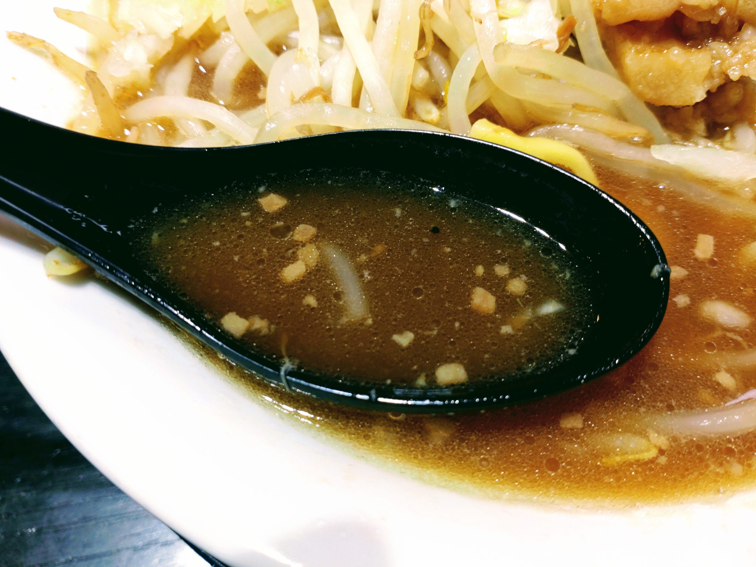 辛くない二郎系ラーメンのスープ