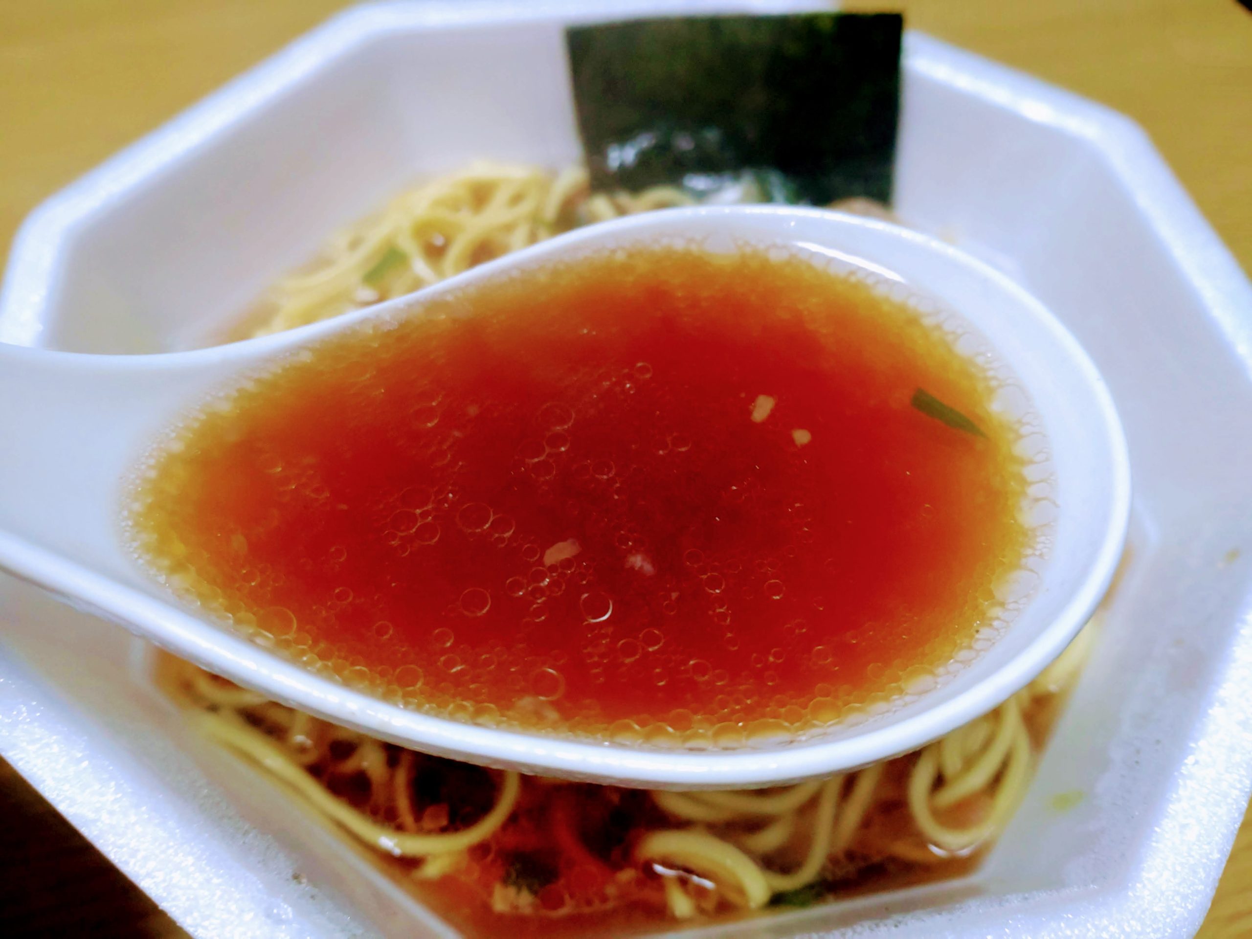 日清ラ王 背脂醤油のスープ