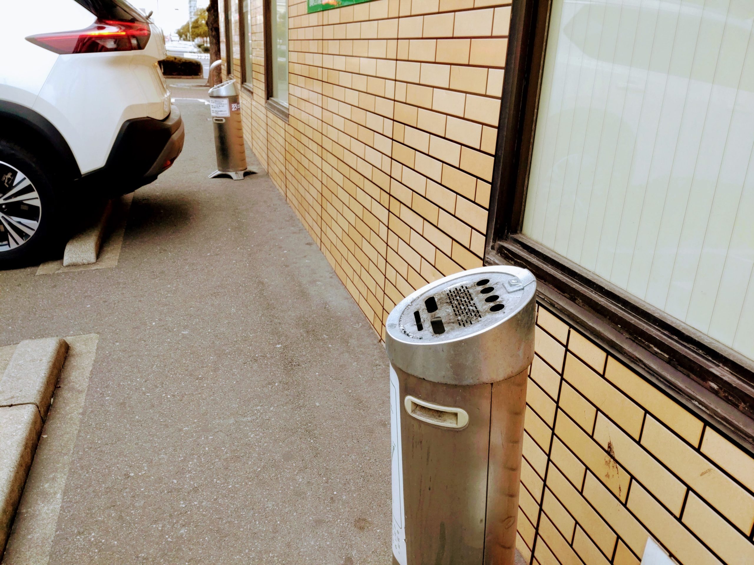 セブンイレブン 千葉中央郵便局前店の喫煙所