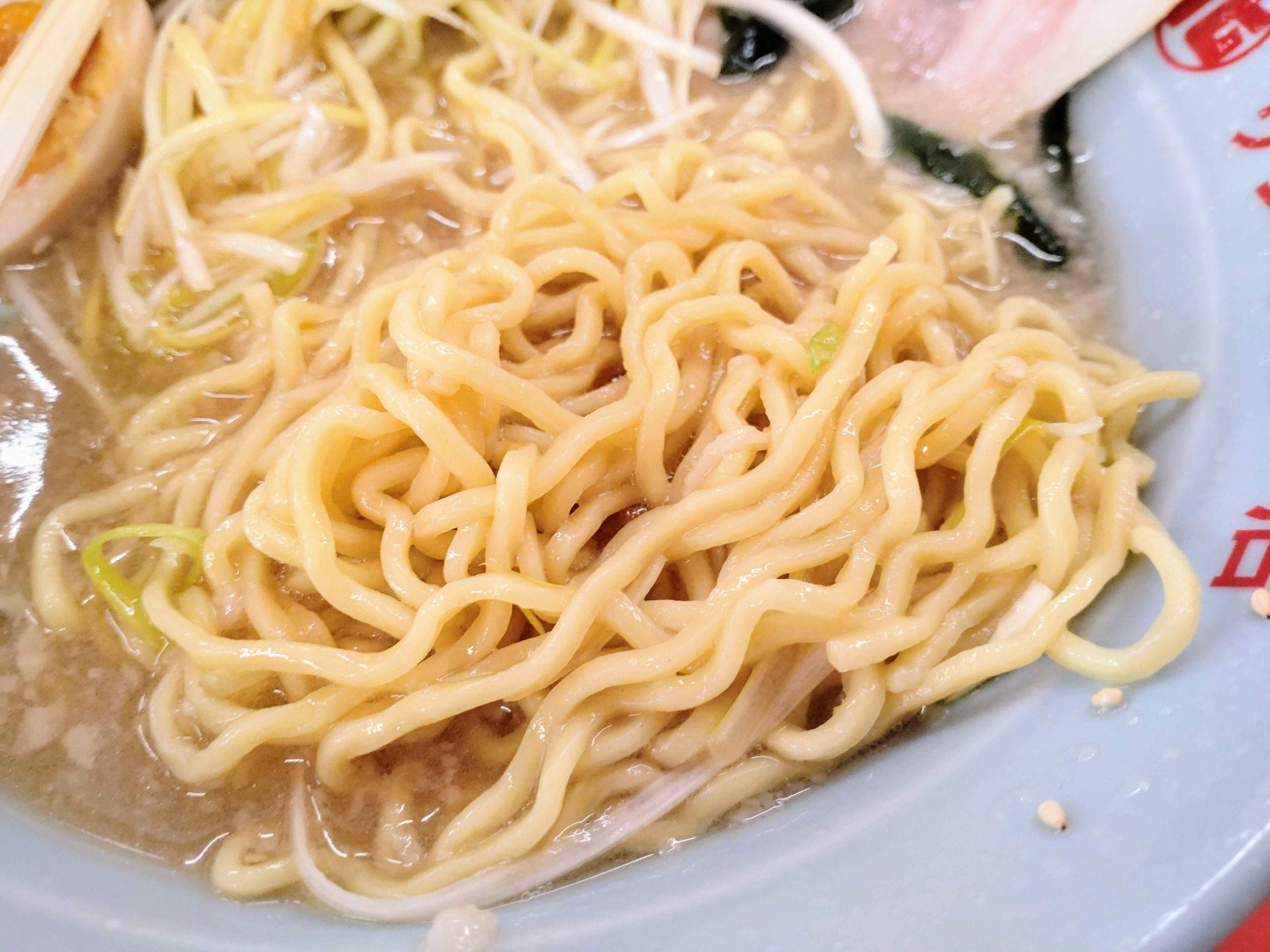 特製ラーメンの麺