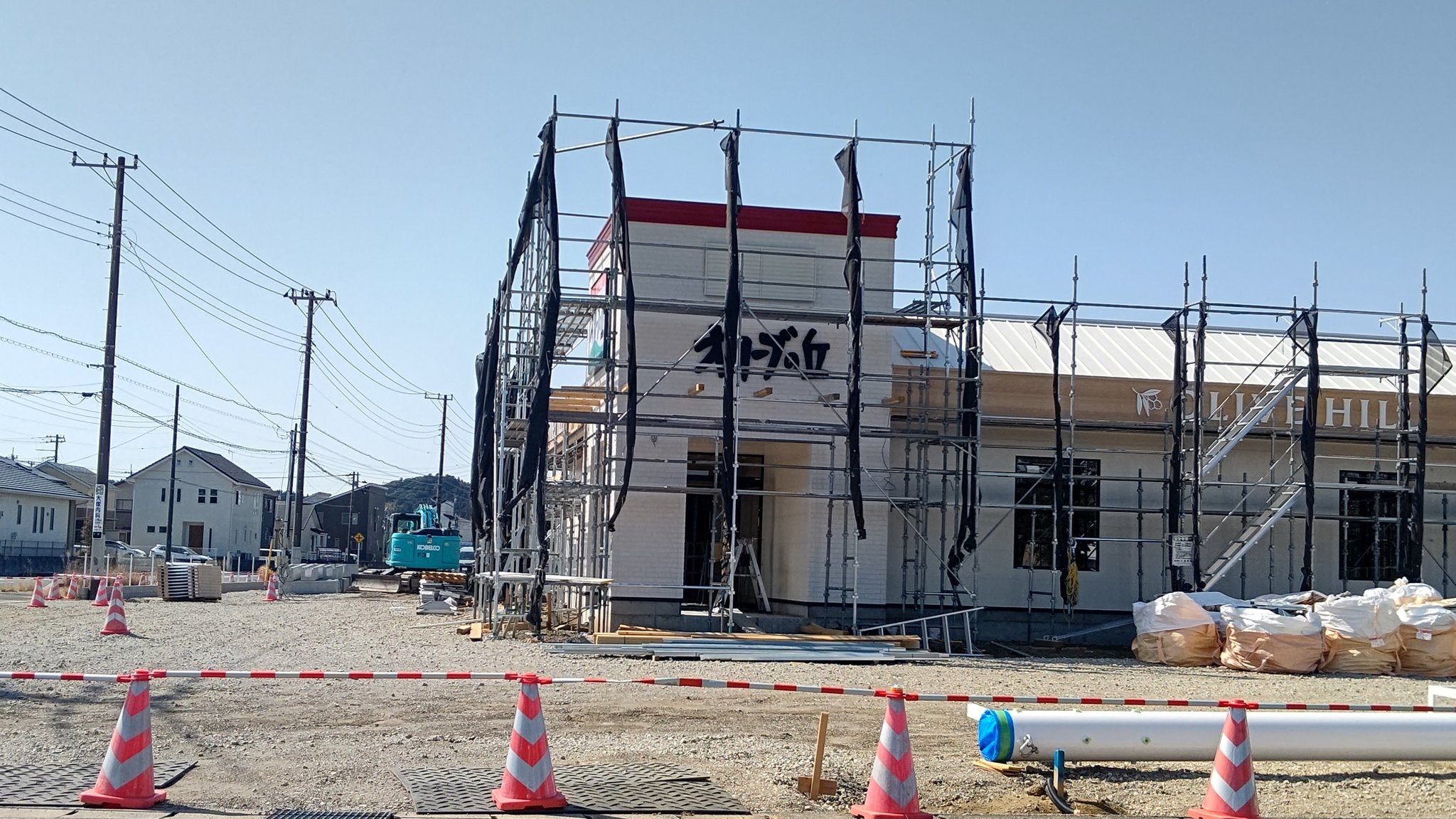 建設途中のオリーブの丘